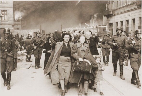 Family marching jews head column way warsaw 1943 978984415